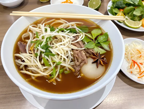 Beef Pho cu Oase de Vită și Anason
