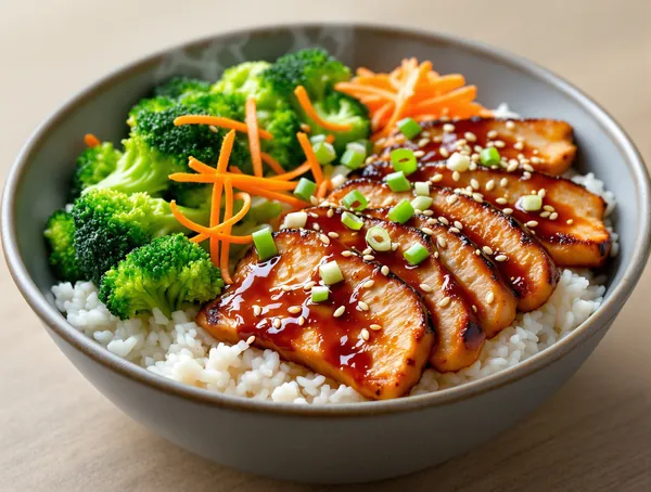 Bowl de orez cu pui teriyaki și broccoli