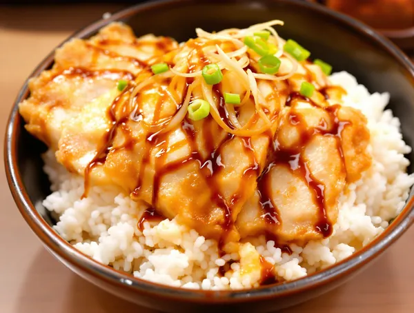 Katsudon cu cotlet pane și ou