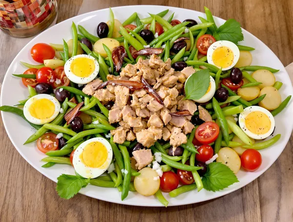 Salată Niçoise cu ton și ouă fierte