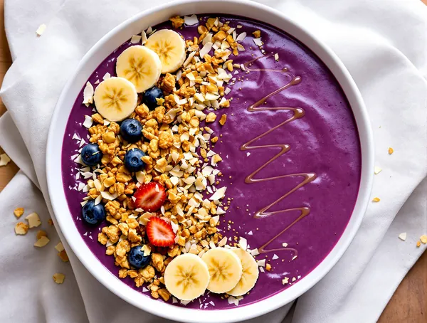 Smoothie Bowl cu Açaí și Fulgi de Cocos
