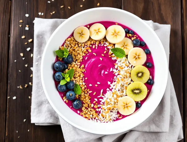Smoothie bowl cu pitaya și banane