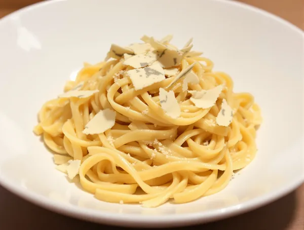 Tagliolini al tartufo bianco cu unt și parmezan
