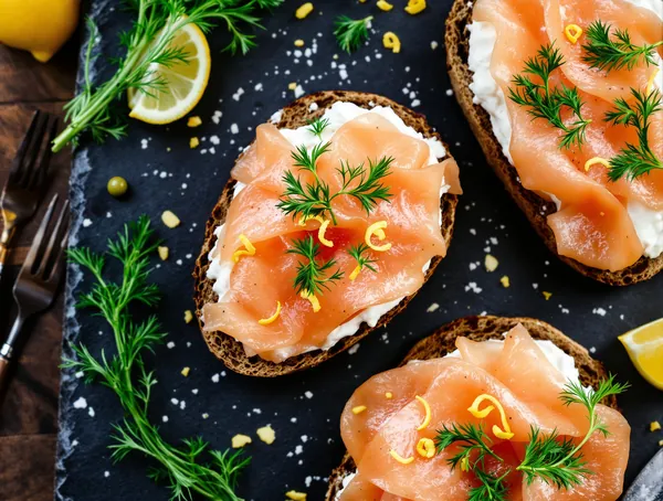 Tartine cu cremă de brânză și somon afumat
